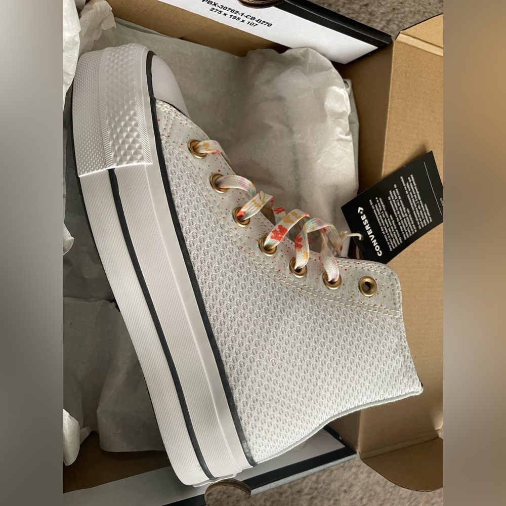 New white platform high top Converse size 6